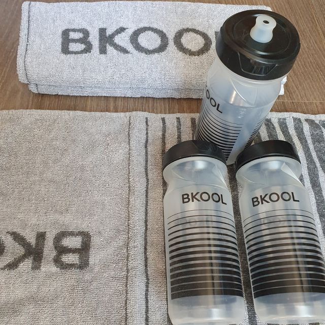 Toallas y bidones BKOOL ciclismo