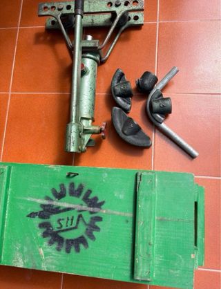 Herramienta Curvadora tubos marca VAS Mod-9 + baúl