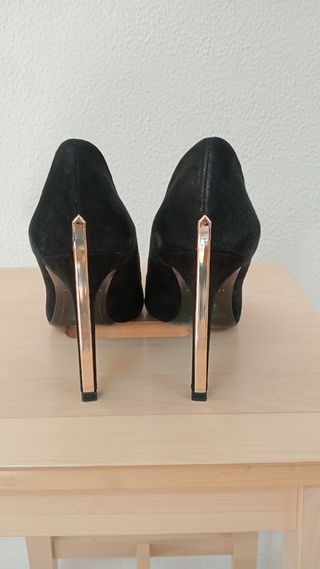 Stilettos negros de ante