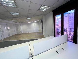 Oficina en alquiler en Eixample Nord – La Devesa en Girona