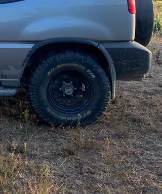 Llantas desplazadas Patrol GR con neumáticos
