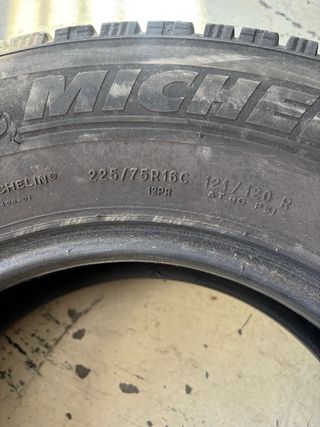 2 Neumáticos 225/75/16 C 