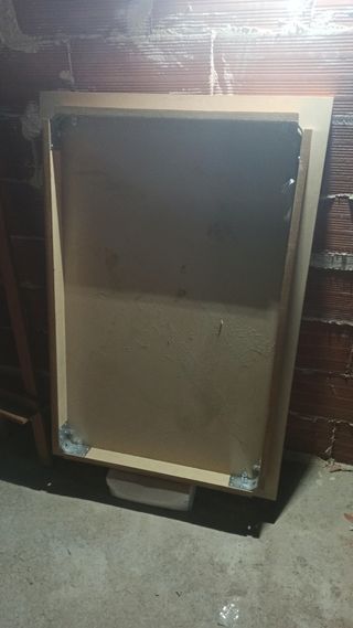 Mesa de madera marrón