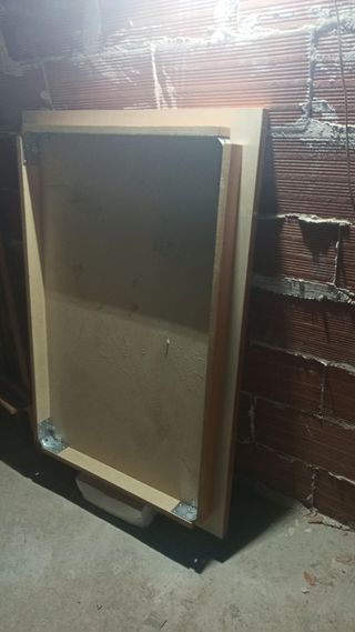 Mesa de madera marrón