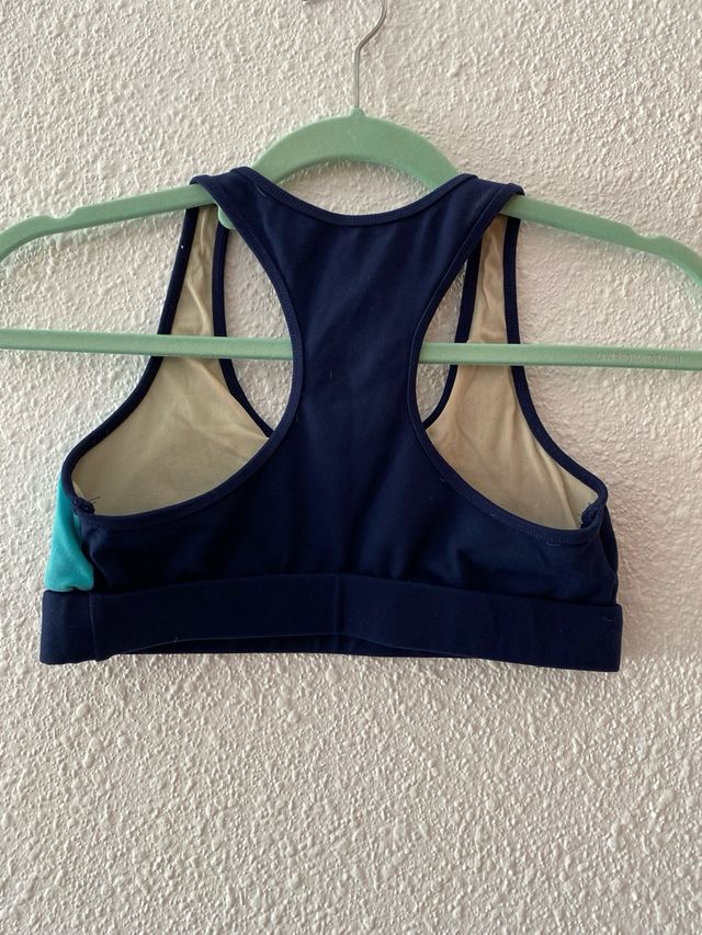 Top deportivo azul turquesa