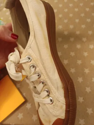 Zapatillas color crudo goma marrón