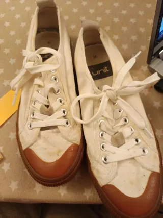 Zapatillas color crudo goma marrón