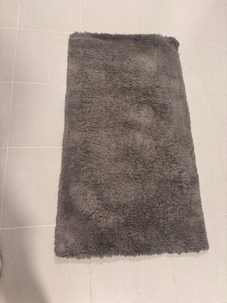 2 tappeti in peluche grigi