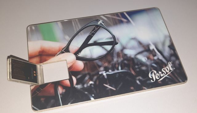 Chiavetta USB Persol – Edizione "Magnificent Obses