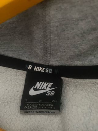 Sudadera Nike SB gris