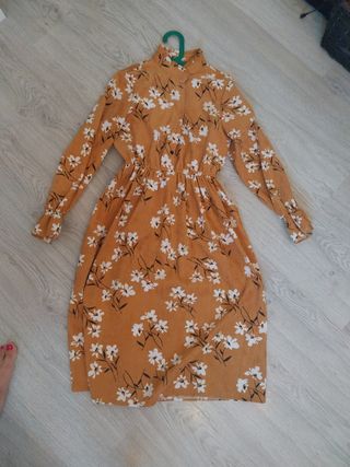Vestido midi floral talla M