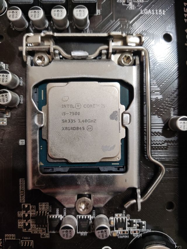 Placa Gigabyte GA-H110M-S2H + i5-7500 + 8GB DDR4