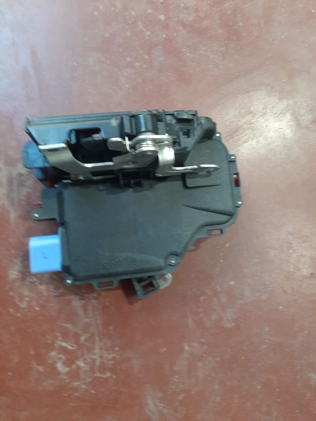 Cerradura puerta trasera DERECHA AUDI A6