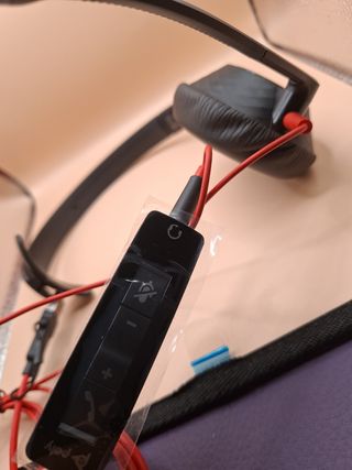 Auriculares poly - Negros y Rojos