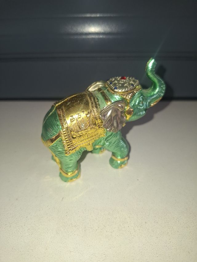 Elefante thailandese in metallo oro-verde