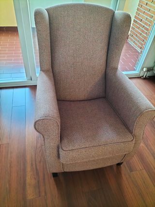 Sillón orejero marrón beige