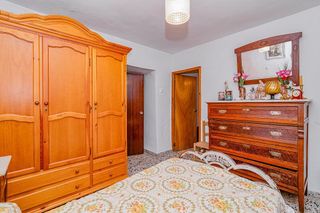 Casa adosada en venta en Montefrío