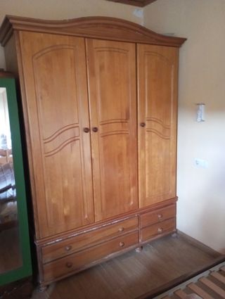 Armario madera pino 3 puertas