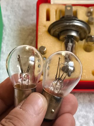 2 CAJAS BOMBILLAS VEHÍCULO CLÁSICO ANTIGUO. NUEVAS