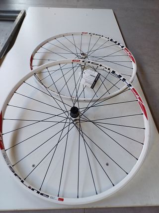 Ruedas DT Swiss XR 1450 Spline 29", Blanco