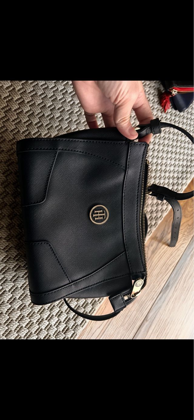 Bolso Tommy Hilfiger negro