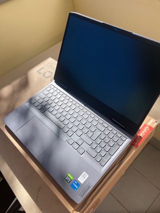Lenovo LOQ 15IRH8 Gris - Portátil Gaming