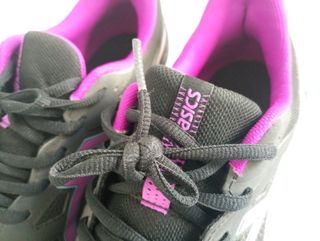 Zapatillas Asics Jolt 4 - Negras y Moradas