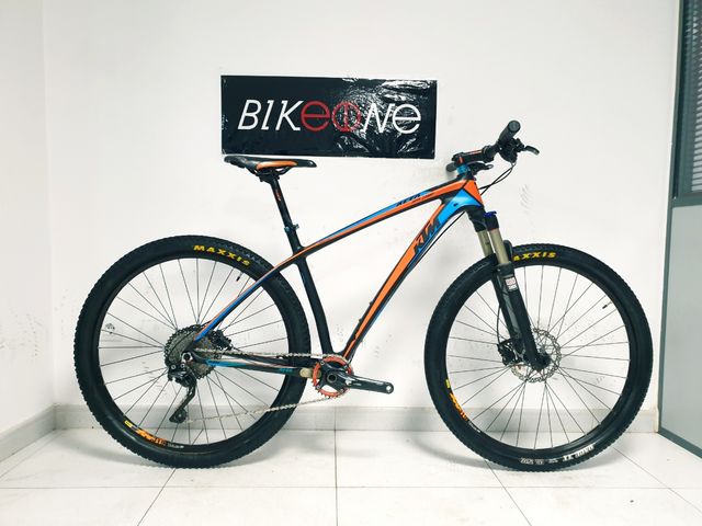 Bicicleta KTM MTB carbono