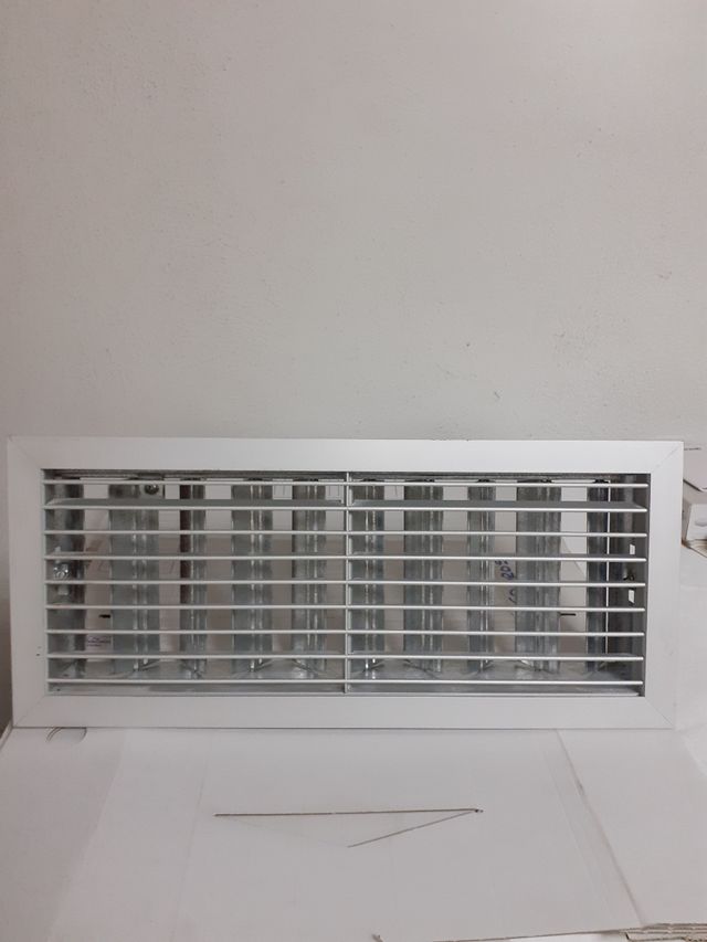 Rejilla Impulsión con registro regulable