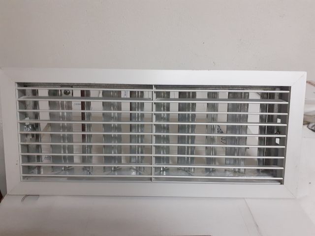 Rejilla Impulsión con registro regulable