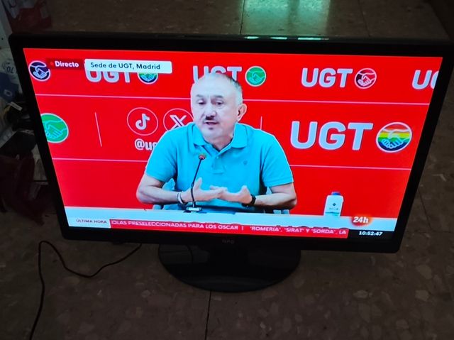 Televisor NPG 24" - TV negra.