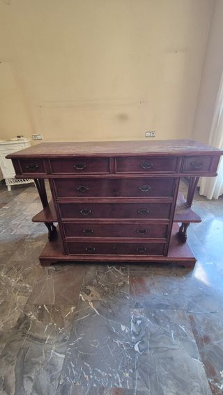 Cómoda antigua de madera