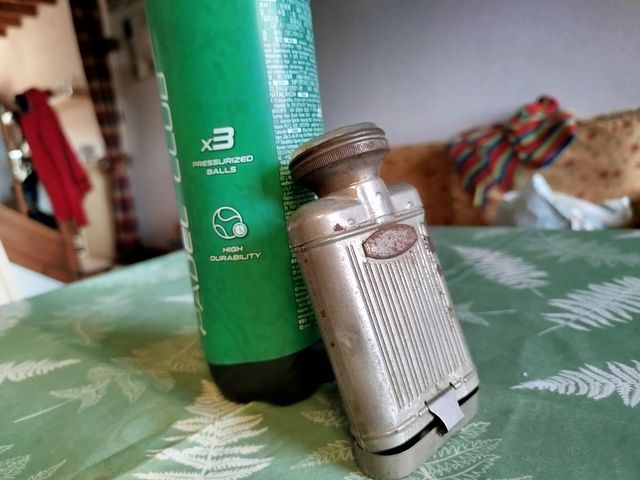 Linterna vintage antigua de petaca