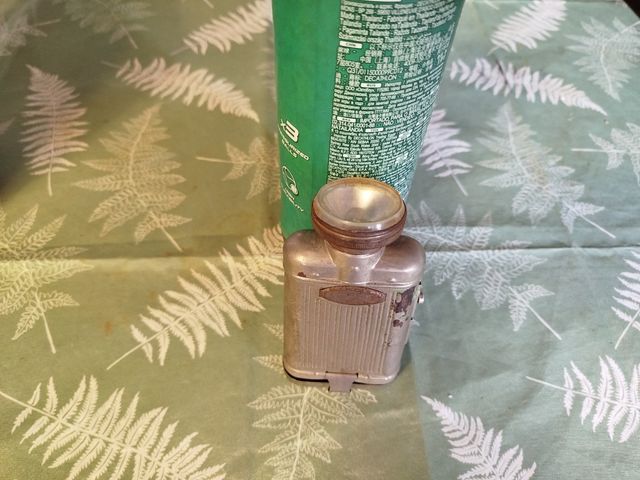 Linterna vintage antigua de petaca