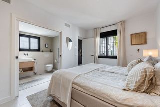 Piso en venta en Los Naranjos - Las Brisas en Marbella