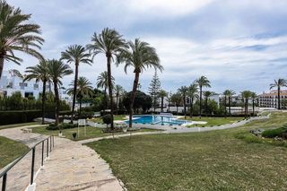 Piso en venta en Los Naranjos - Las Brisas en Marbella