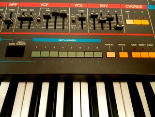Roland Juno-106 Sintetizador