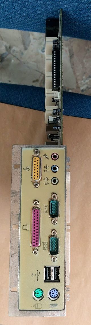 Scheda madre Soyo SY-6VCA + Ram e altro