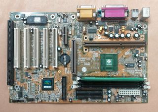 Scheda madre Soyo SY-6VCA + Ram e altro