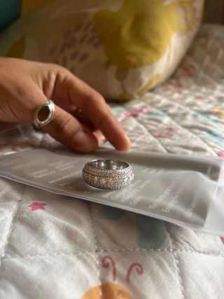 Anillo plata 925 chapado en oro 18k y moissanitas 