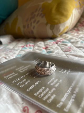 Anillo plata 925 chapado en oro 18k y moissanitas 