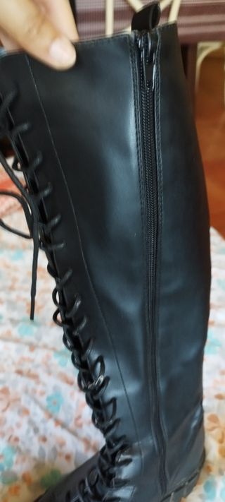 Bota negra alta mujer cremallera lateral