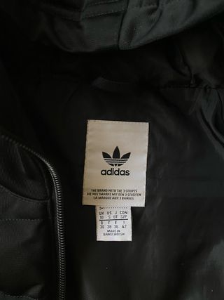 Chaqueta Adidas acolchada negra