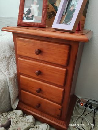 Mesita noche 4 cajones madera