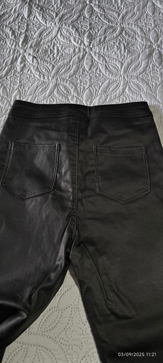 Pantalones polipiel negro
