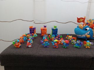 Piratix: Barco Tiburón ,25 figuras,3 casitas