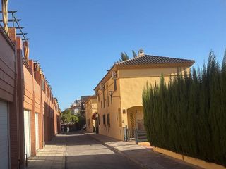 Casa pareada en alquiler en Zona Universitaria  en Bormujos