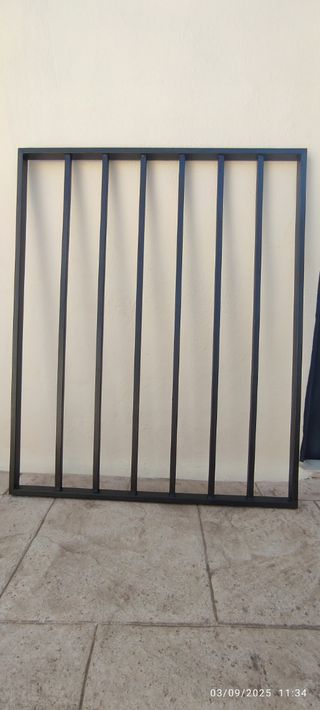 Reja ventana metalica negra