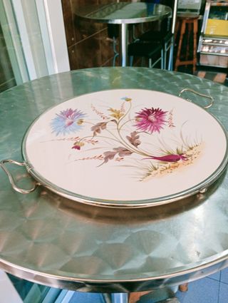 Plato vintage con flores