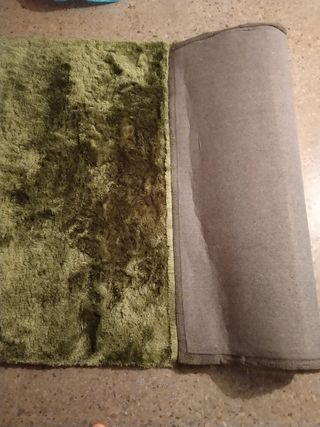 Alfombra verde pelo largo